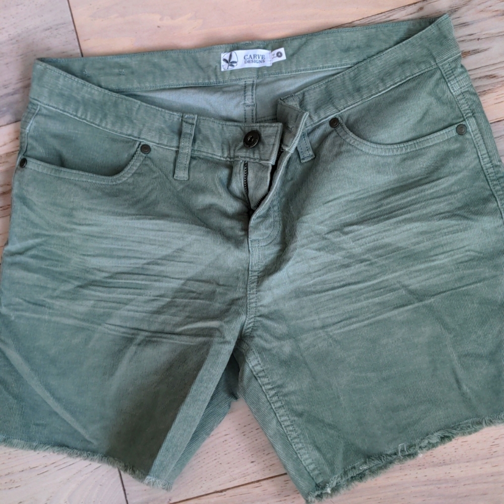 Carve Designs Oahu 6" shorts size 4 color Olive